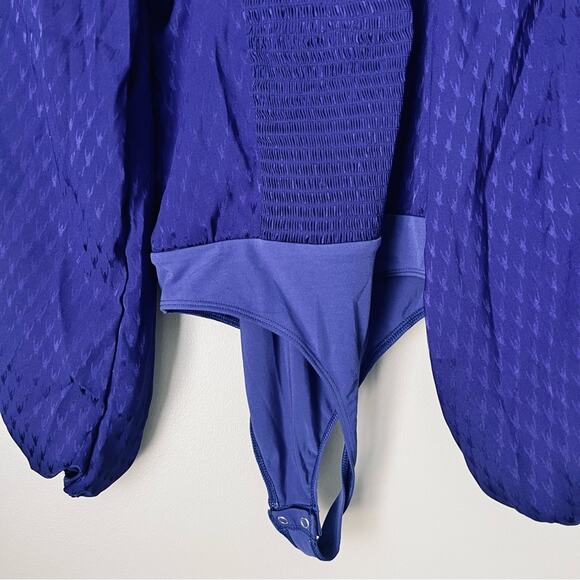 Express Women’s Blue Long Sleeve Bow Front Bodysuit Size Small - Picture 8 of 9